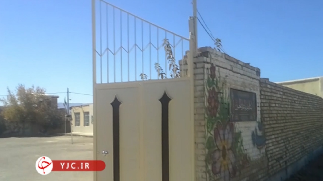 قرار گرفتن وپارک خودر‌های سنگین در اطراف دبیرستان شهدای یامچی+فیلم