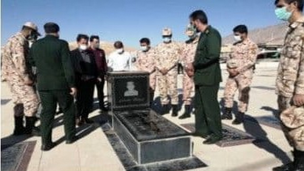 غبارروبی و عطرافشانی مزار شهدای گرانقدر شهرستان آبدانان