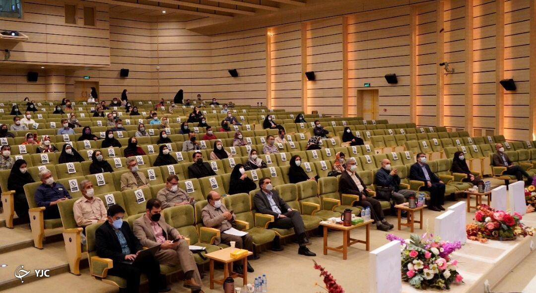 آموزش در دانشگاه شیراز فعلا ترکیبی است