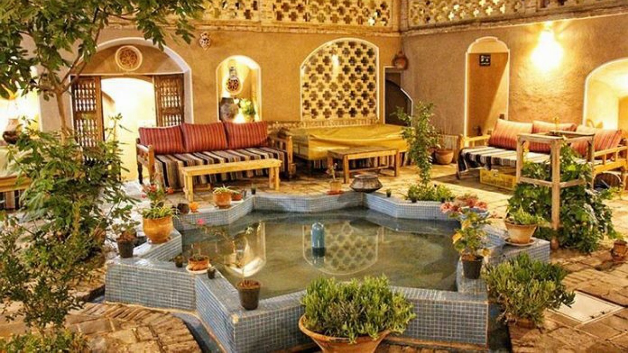 تاسیس ۱۲ اقامتگاه بوم گردی در تیران و کرون
