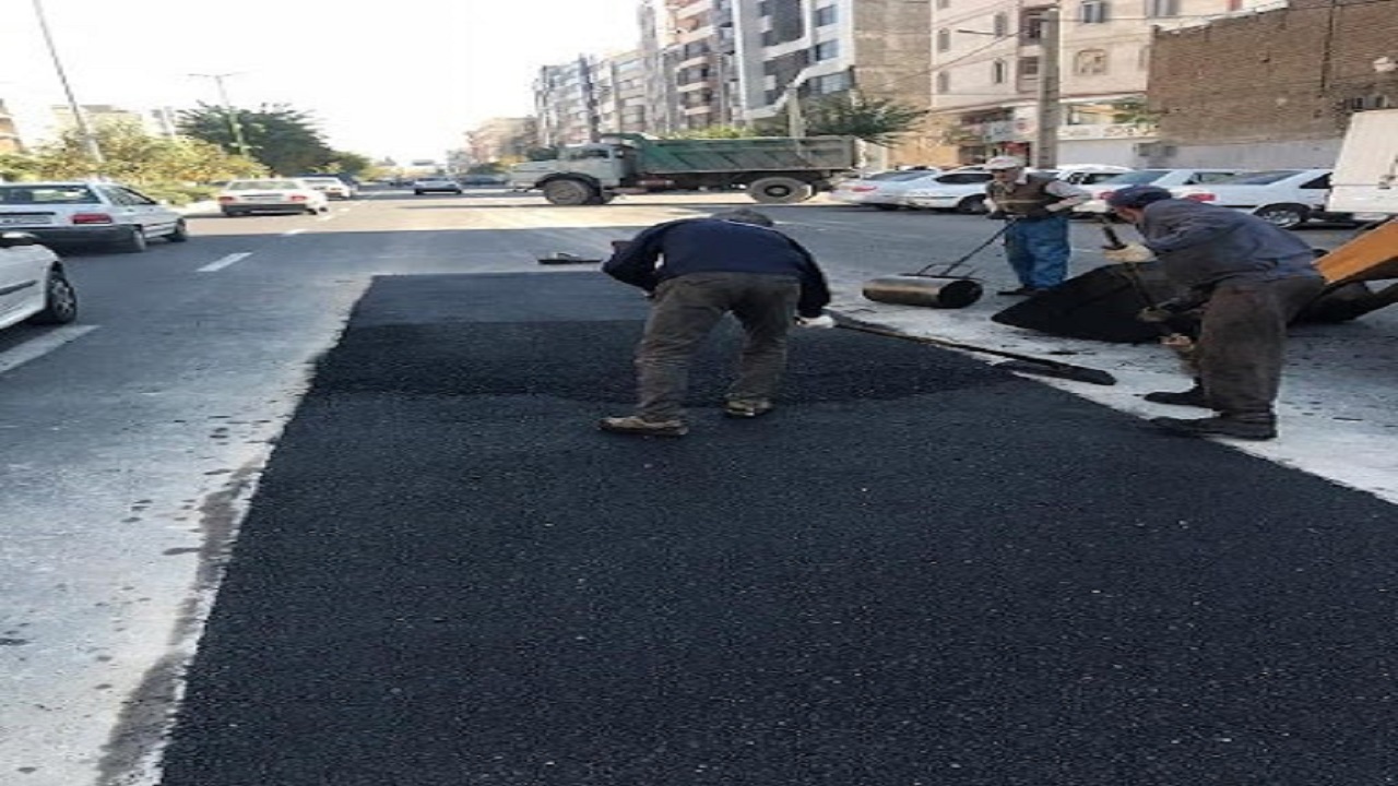 دو اکیپ لکه گیری آسفالت در منطقه ۸ فعال است