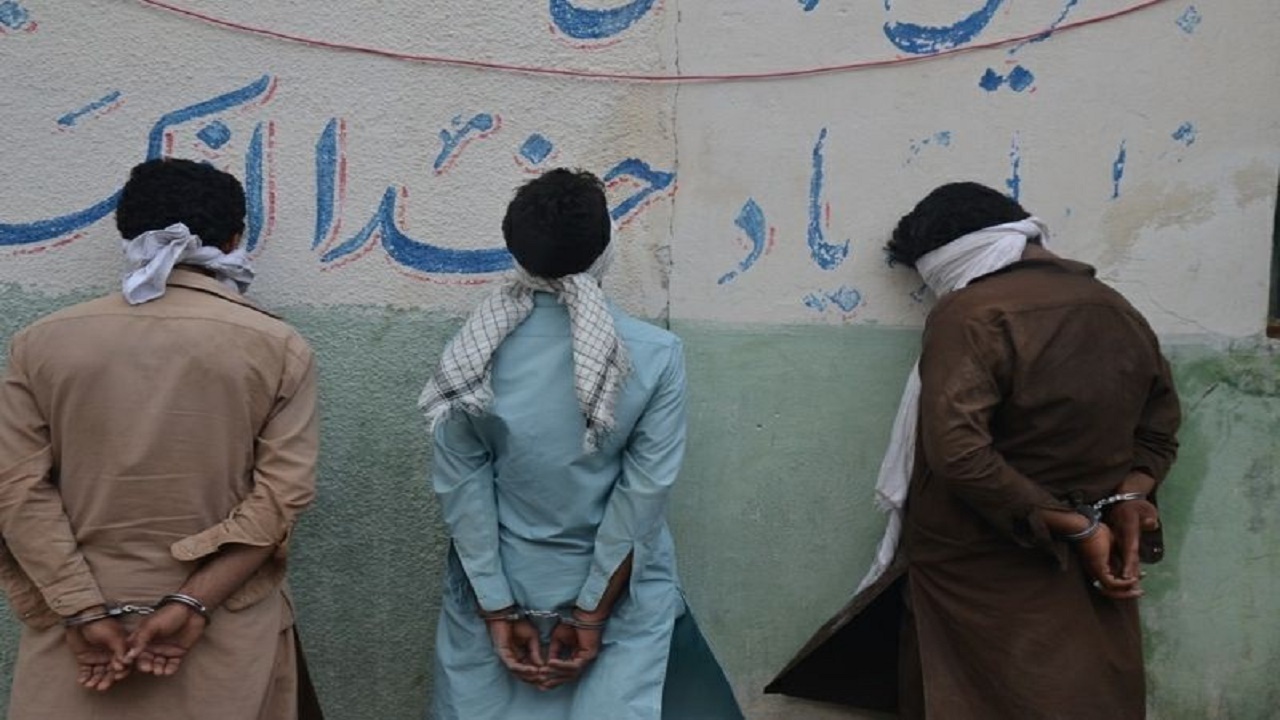 انهدام باند سارقان کابل‌های فشار قوی در "کنارک" با ۱۵ فقره سرقت/کشف ۸ میلیارد ریال کابل برق از مخفیگاه اعضای باند