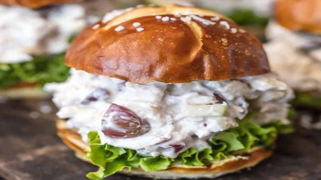 سالاد در نان + طرز تهیه