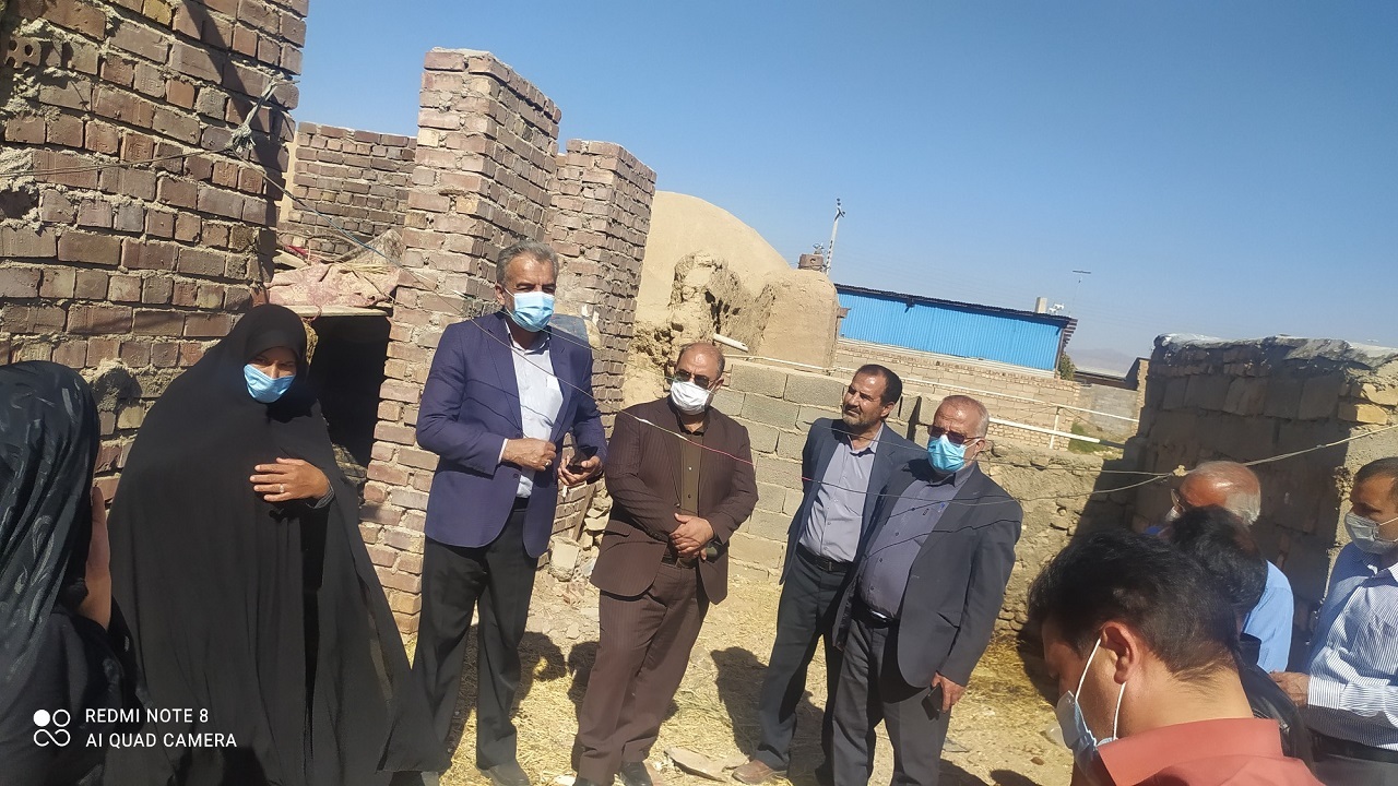 بازدید مدیرکل کمیته امداد استان کرمان از مناطق زلزله زده زرند