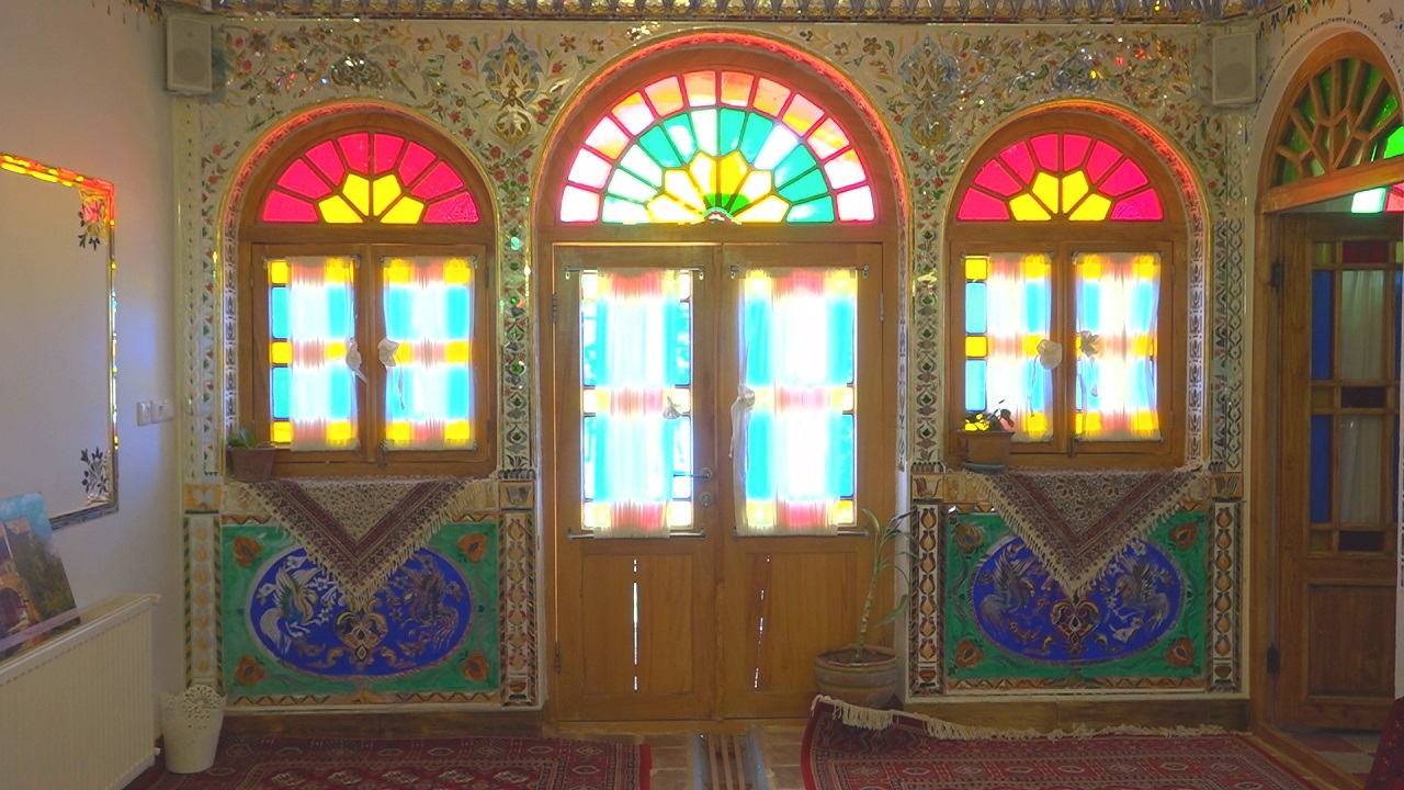 زخم شیشه رنگی‌های وارداتی برقلب گره چینان
