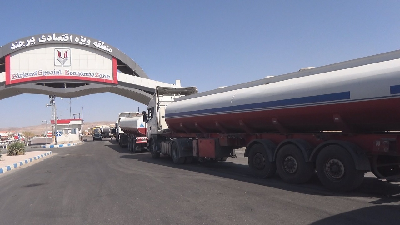 مانع منطقه ویژه اقتصادی بر سر راه کامیون داران