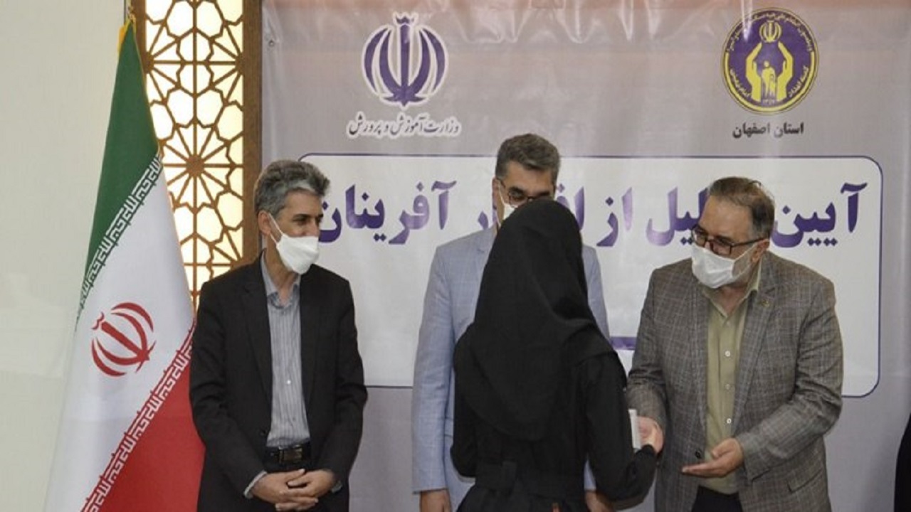 قبولی ۴۵۳ نفر از فرزندان مددجویان کمیته امداد اصفهان در کنکور سراسری