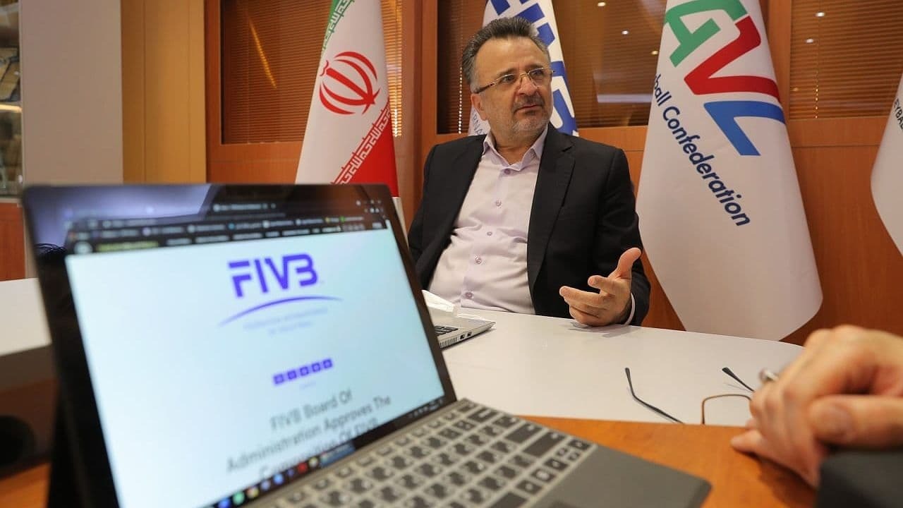 داورزنی برای حضور در جلسه فدراسیون جهانی والیبال، راهی سوئیس می‌شود