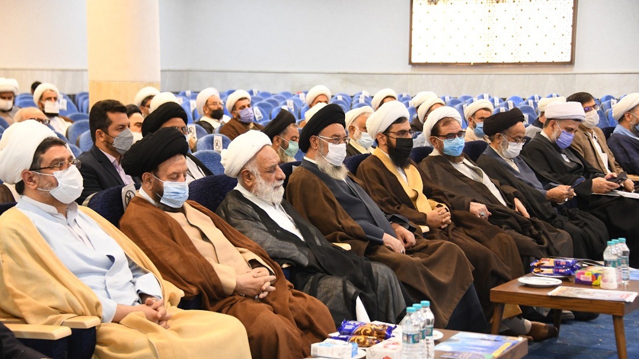 تفاوت شیعه با دیگر مذاهب، ایستادگی در مقابل انحراف و منحرف است