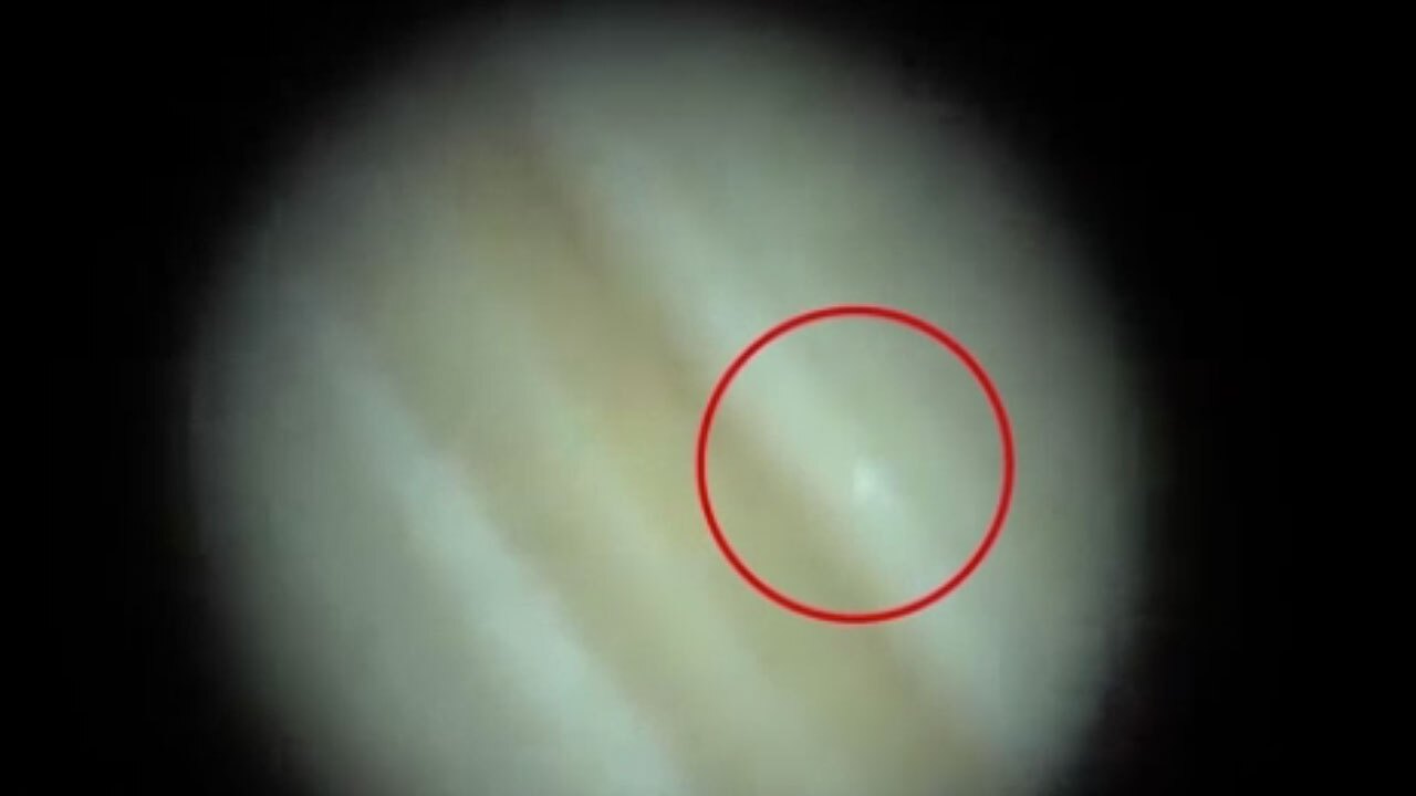 ثبت لحظه برخورد یک شی‌ ناشناخته به سیاره مشتری + فیلم
