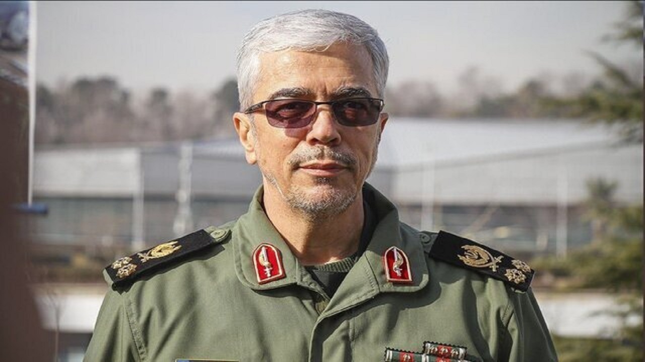 سرلشکر باقری وارد بندر آستراخان در روسیه شد + فیلم