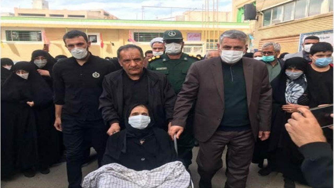 مادر جاویدالاثر شاهرودی به دیدار فرزندش می‌رود