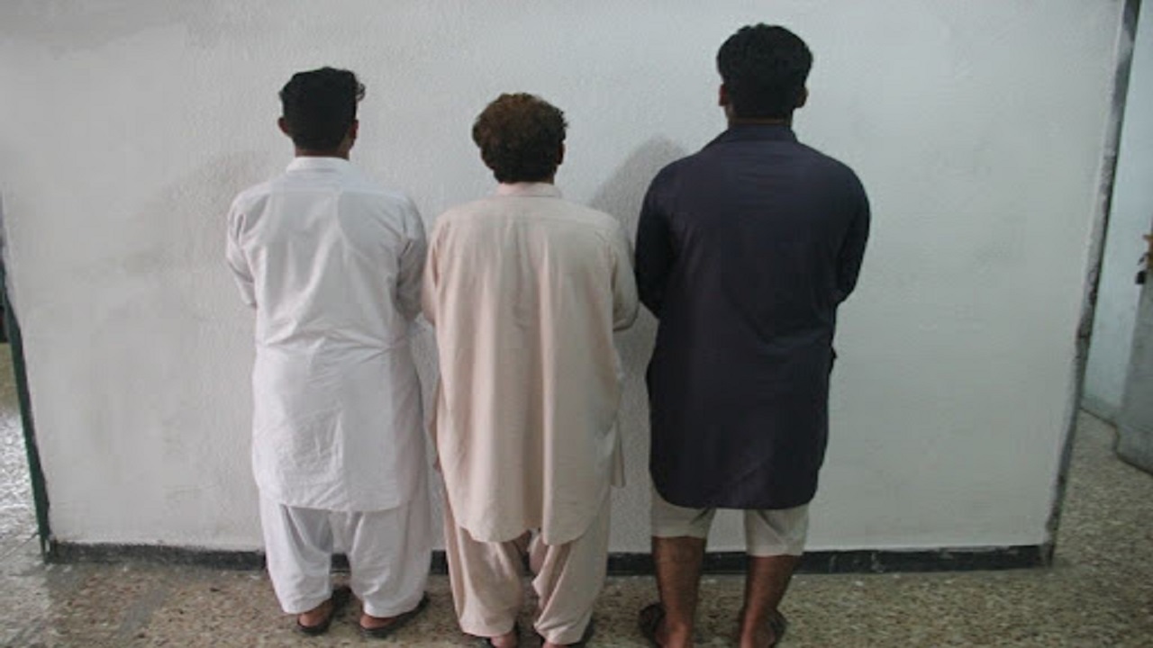 دستگیری ۱۲ خرده فروش و ۱۰ سارق در طرح ارتقاء امنیت اجتماعی شهرستان خاش