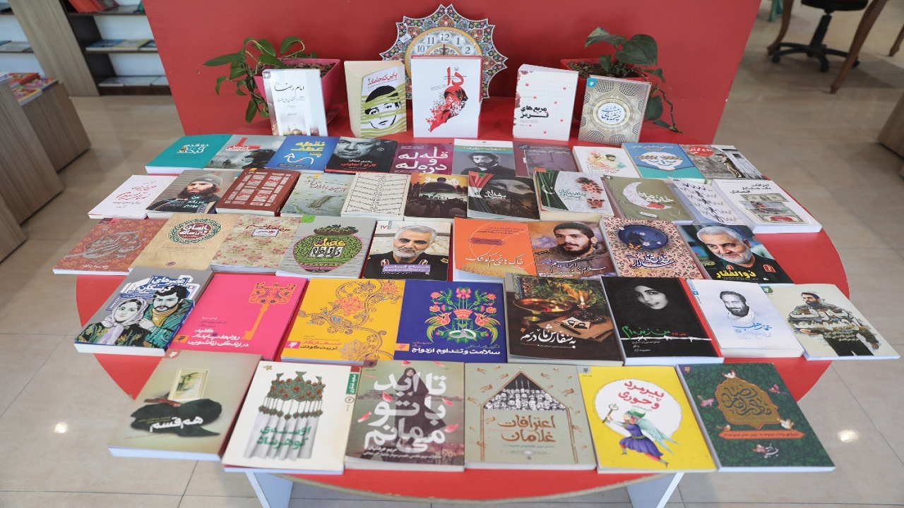 عرضه ۷۰۰ عنوان کتاب دفاع مقدس در جهت انتقال فرهنگ از خودگذشتگی رزمندگان