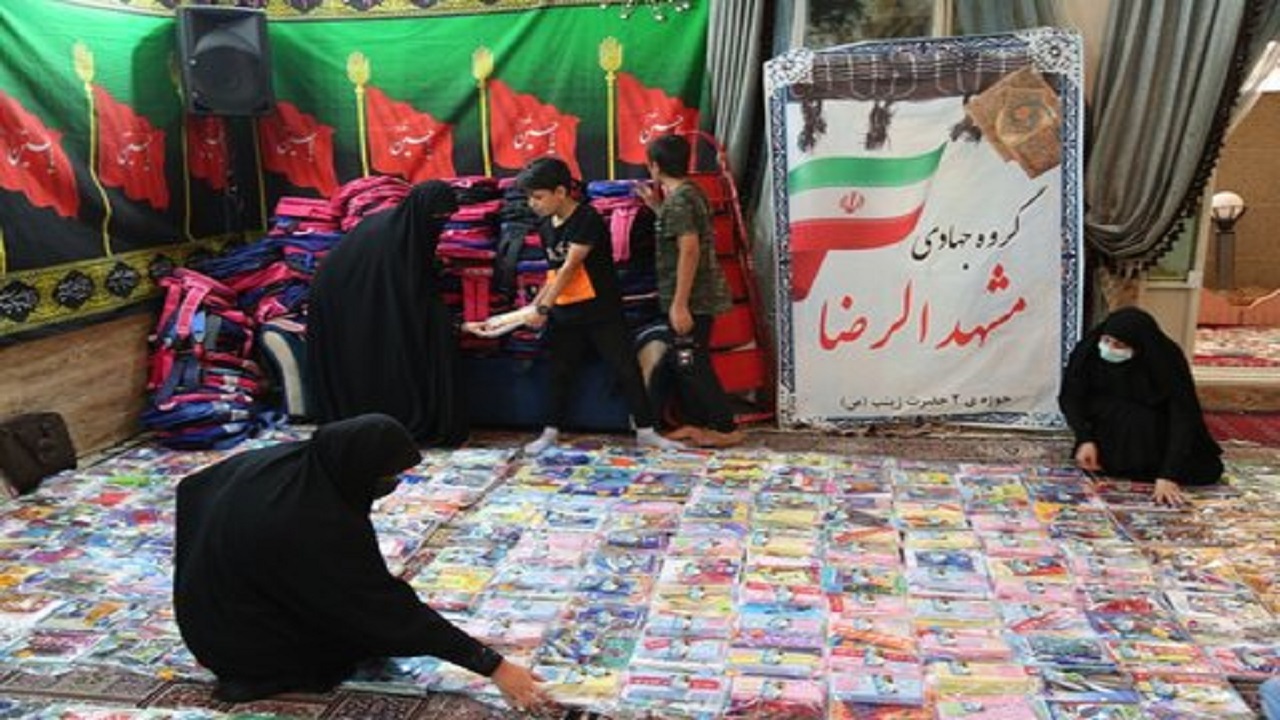 ادامه موج همدلی ها در سال تحصیلی جدید / ۱۰۰۰ بسته لوازم التحریر بین دانش آموزان نیازمند قمی توزیع می شود