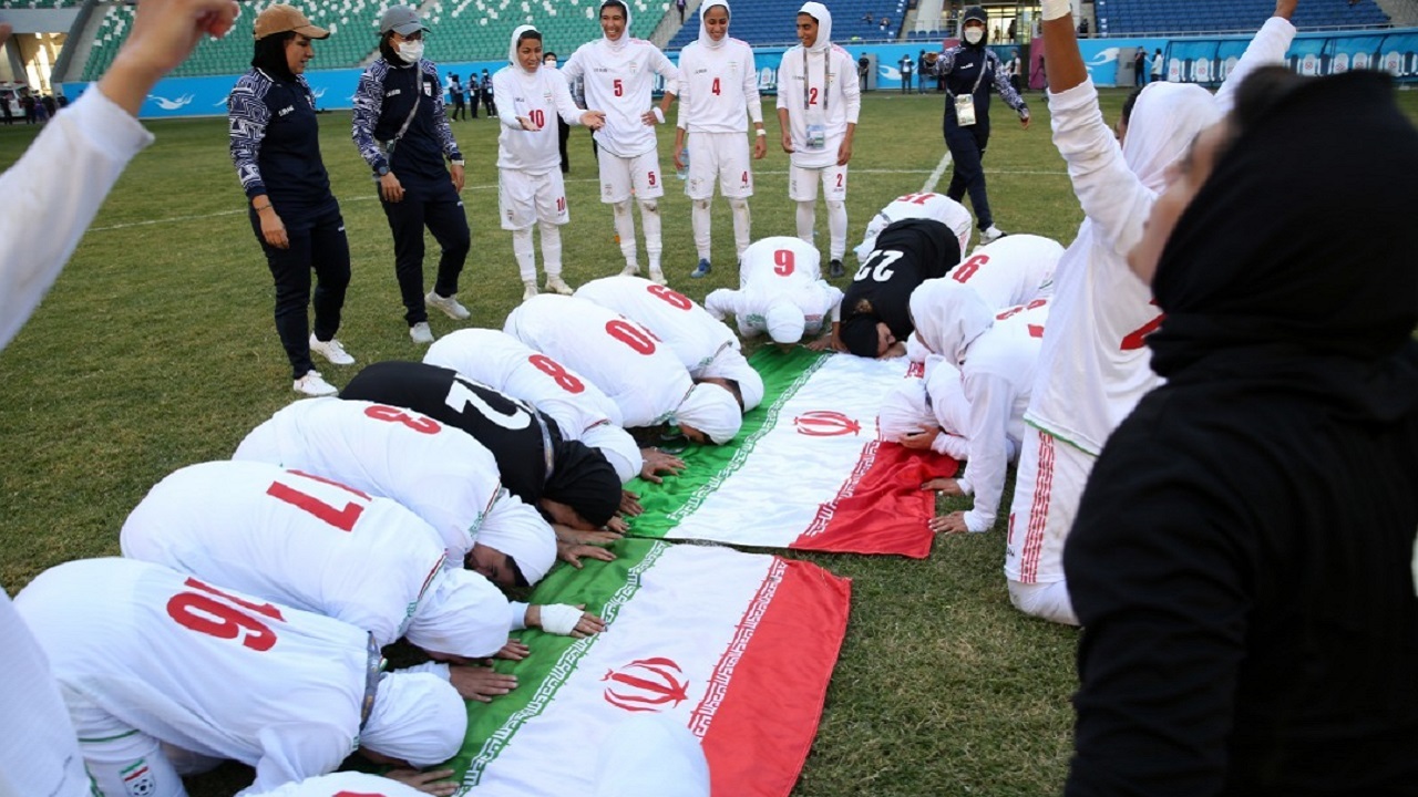 واکنش کاربران به تاریخ سازی بانوان فوتبالیست کشور