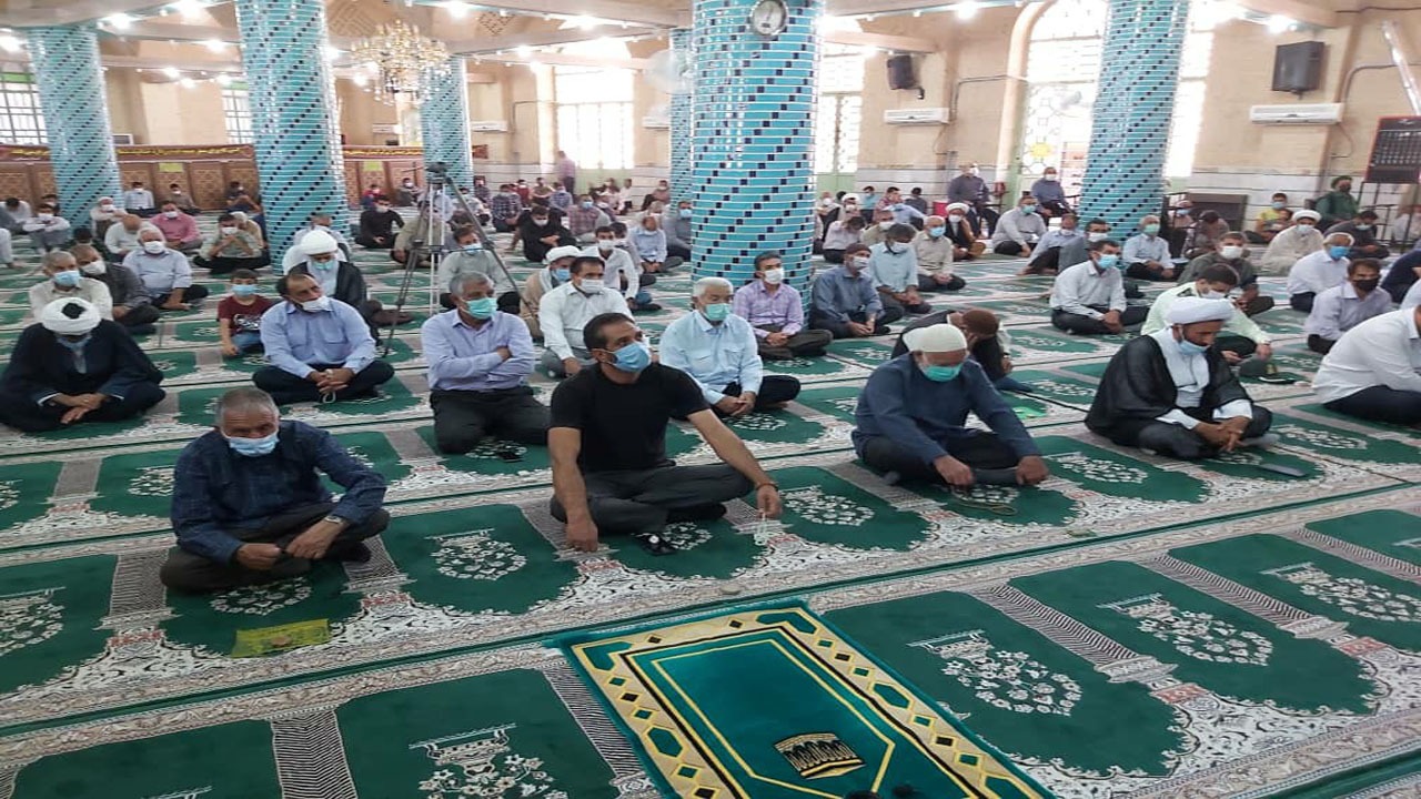 نمازگزاران زرندی خواستار برخورد با بی حجابی شدند