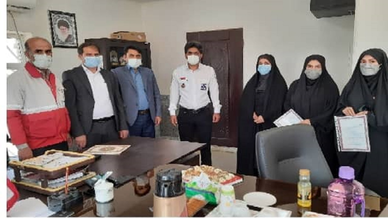 تجلیل از کارکنان و امدادگران جمعیت هلال احمر هفتکل