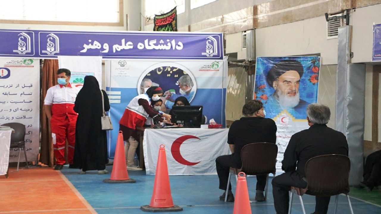واکسیناسیون ۱۵ هزار نفر به همت نیرو‌های هلال احمر شهرستان یزد