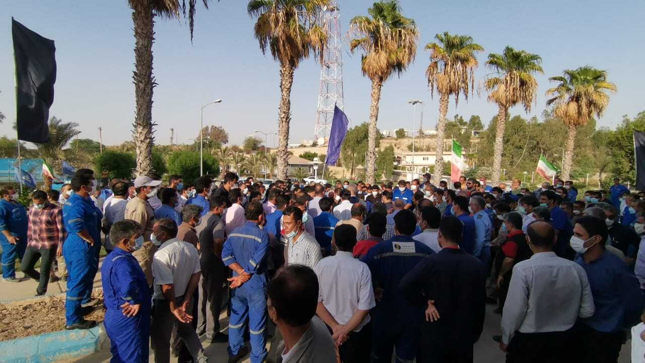 انتقاد کارگران بومی بهرگان از تبعیض میان بومی و غیربومی/ فلات قاره: خواسته‌های کارگران پیگیری می‌شود