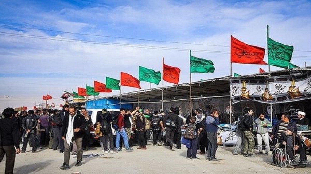 خدمت به زائران حسینی مایه افتخار است/توزیع بیش از ۴ هزار پُرس غذای گرم دربین زائران اربعین
