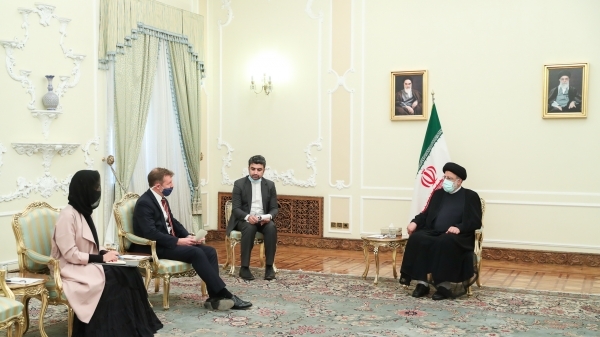 جمهوری اسلامی زیر بار زور نمی‌رود و حرف برخلاف حق را نمی‌پذیرد/ حقایق ایران را همانگونه که هست به مقامات خود منعکس کنید