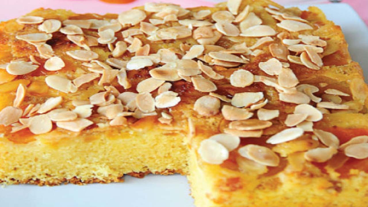 کیک زرد‌آلو و بادام + طرز تهیه