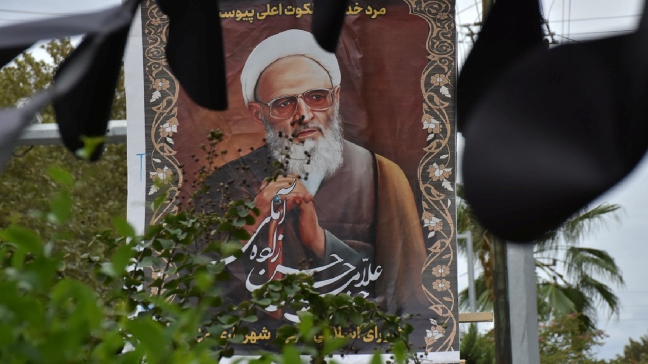 تشییع پیکر علامه حسن زاده آملی در اربعین حسینی