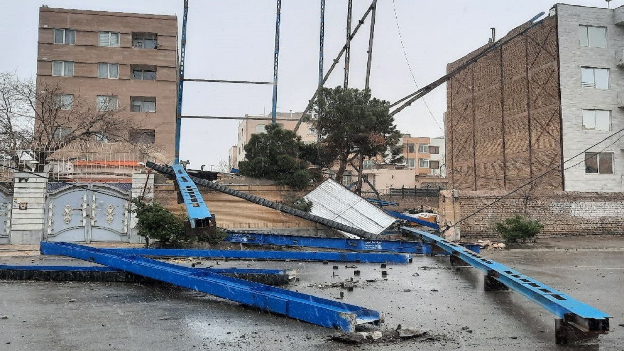 باد و طوفان در مشهد حادثه آفرید