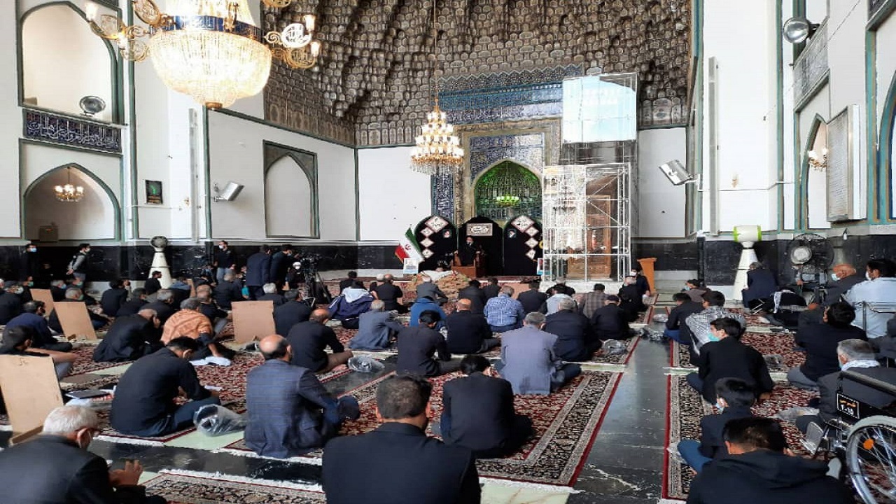 کسانی که برای قدرت با هر مستکبری دست می‌دهند بی‌شک یزیدی هستند