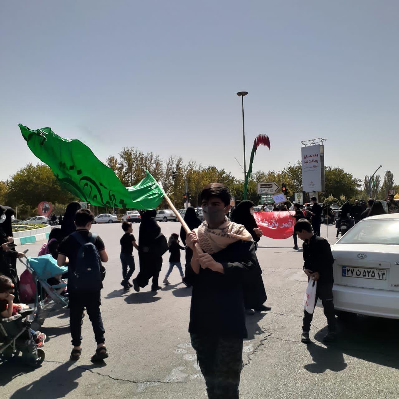 پیاده روی نمادین جاماندگان کربلا با پای دل در اصفهان + عکس