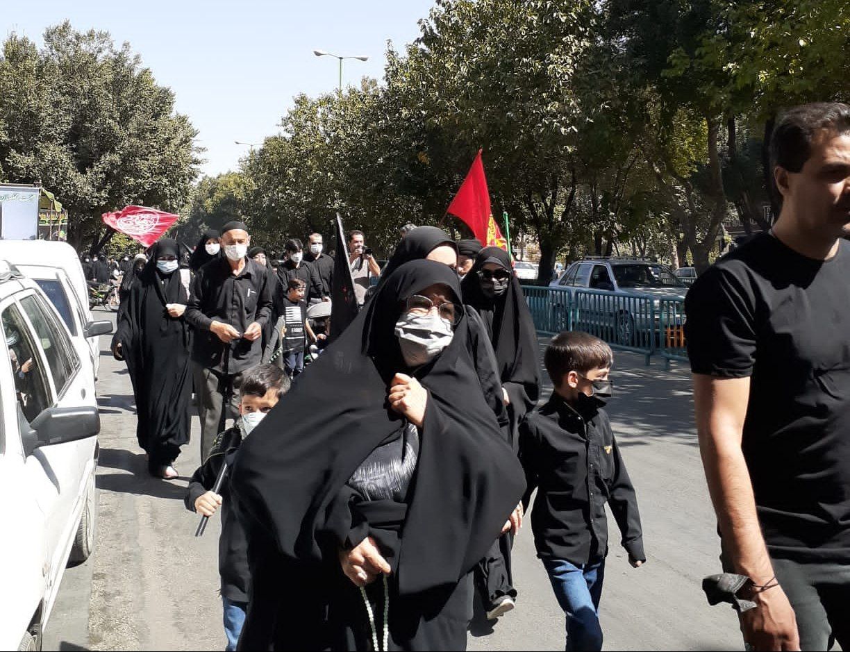 پیاده روی نمادین جاماندگان کربلا با پای دل در اصفهان + عکس