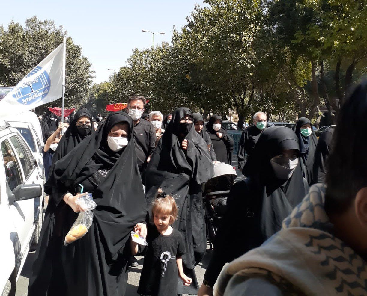پیاده روی نمادین جاماندگان کربلا با پای دل در اصفهان + عکس