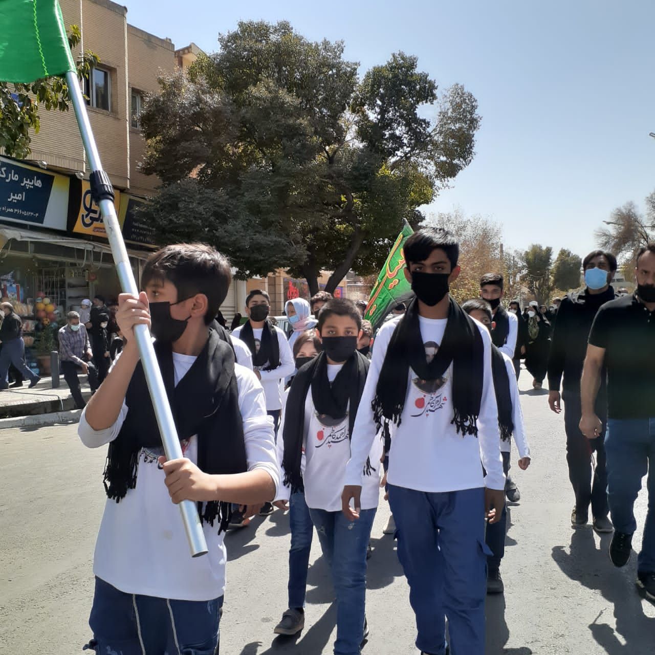 پیاده روی نمادین جاماندگان کربلا با پای دل در اصفهان + عکس
