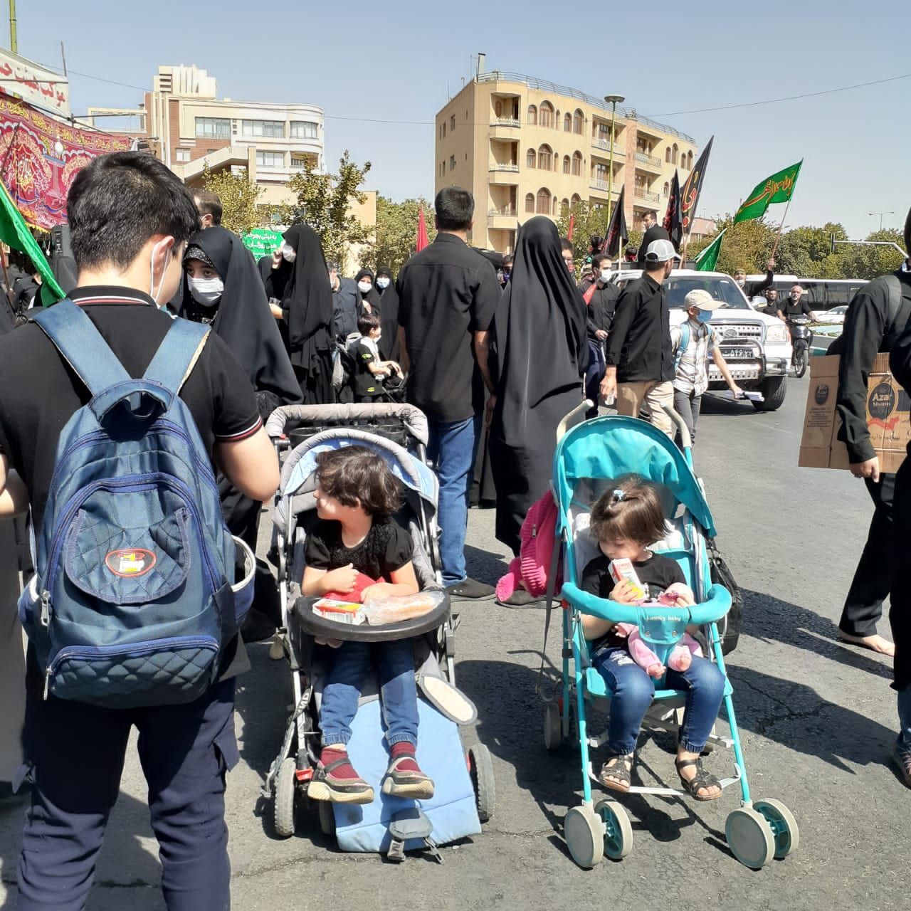 پیاده روی نمادین جاماندگان کربلا با پای دل در اصفهان + عکس