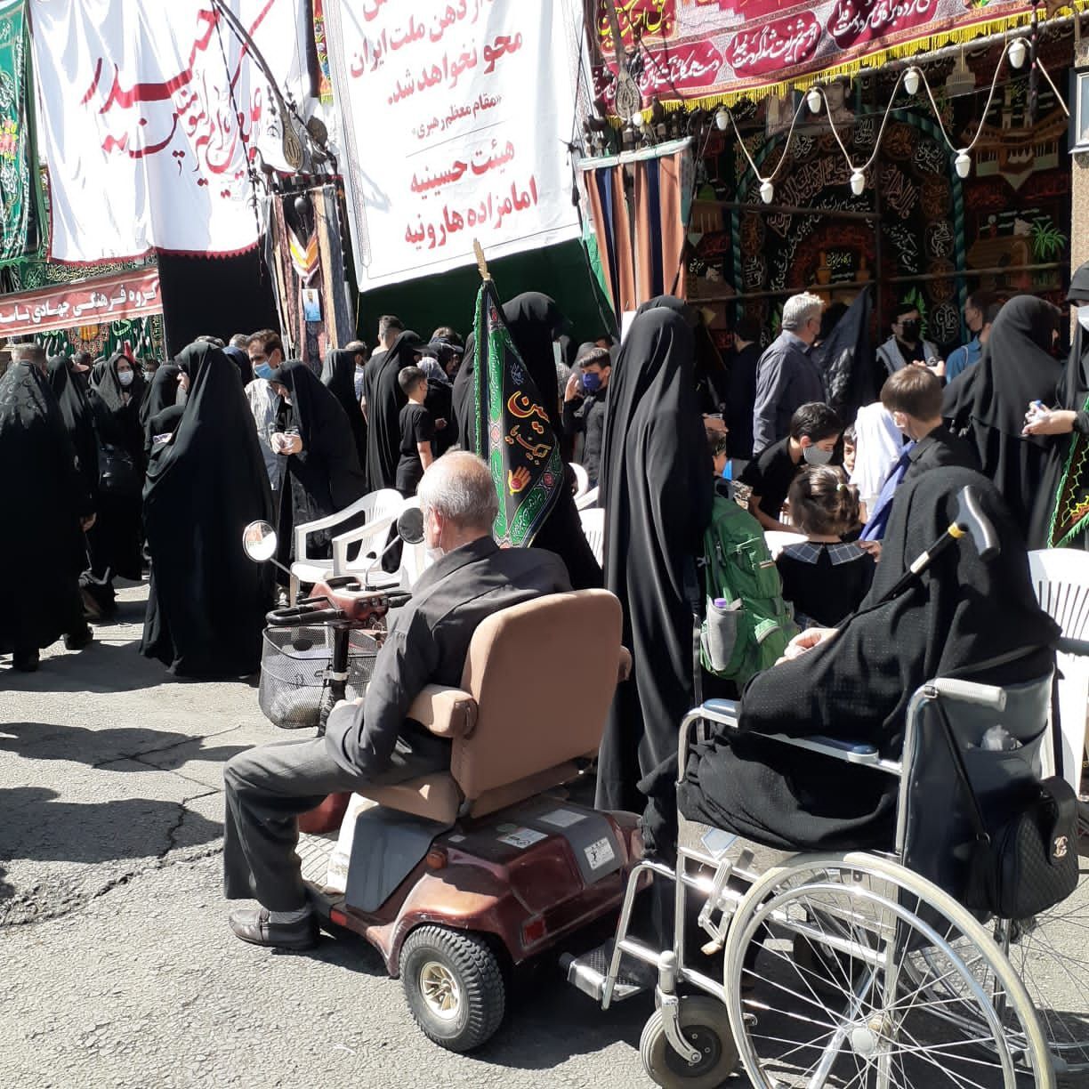 پیاده روی نمادین جاماندگان کربلا با پای دل در اصفهان + عکس