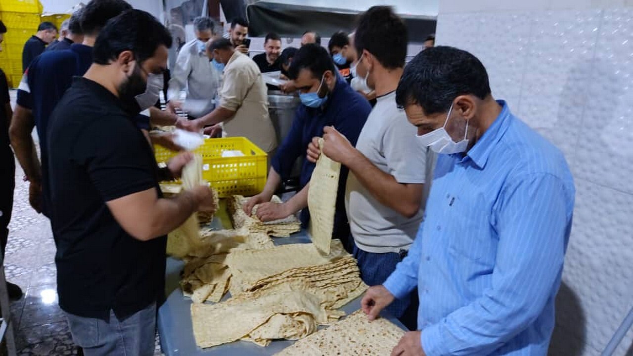 پذیرایی از زائران اربعین در مرز مهران با سه وعده غذای گرم +فیلم