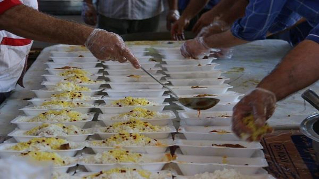 توزیع ۲ هزار پرس غذای گرم در اسفراین