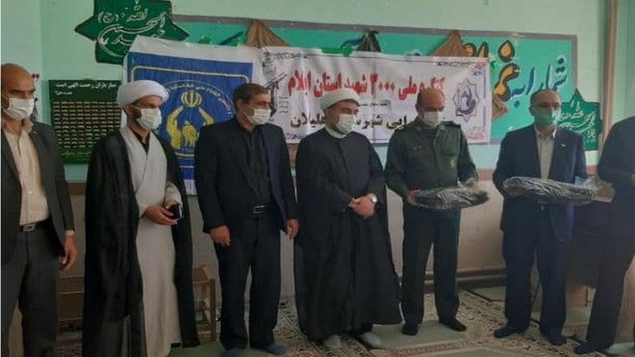 توزیع ۲۱۰ دستگاه تبلت و ۶۰۰ بسته نوشت افزار در بین دانش آموزان نیازمند هلیلان