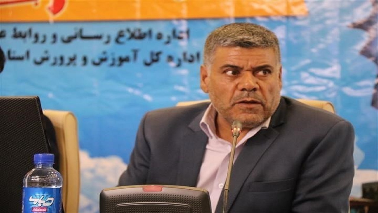 توزیع ۲۵ هزار جلد دفتر بین دانش آموزان نیازمند استان اصفهان