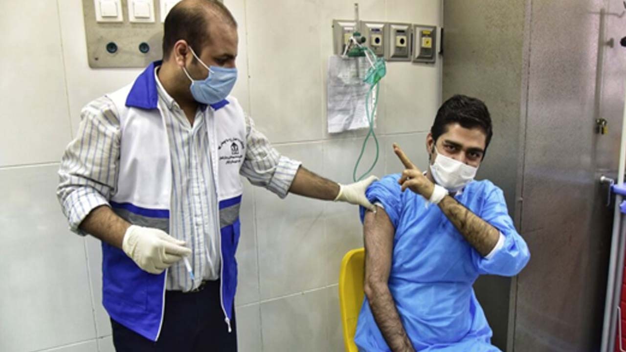 درآمد نجومی از لحظه تزریق واکسن؛ از فیلم برداری هوایی تا تزریق به همراه مصاحبه!
