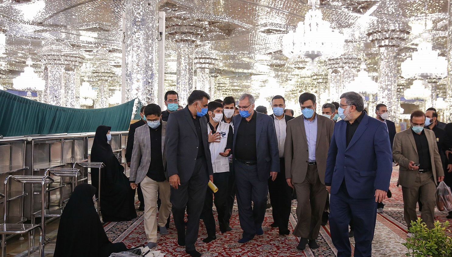 بازدید وزیر بهداشت از مرکز واکسیناسیون حرم مطهر رضوی