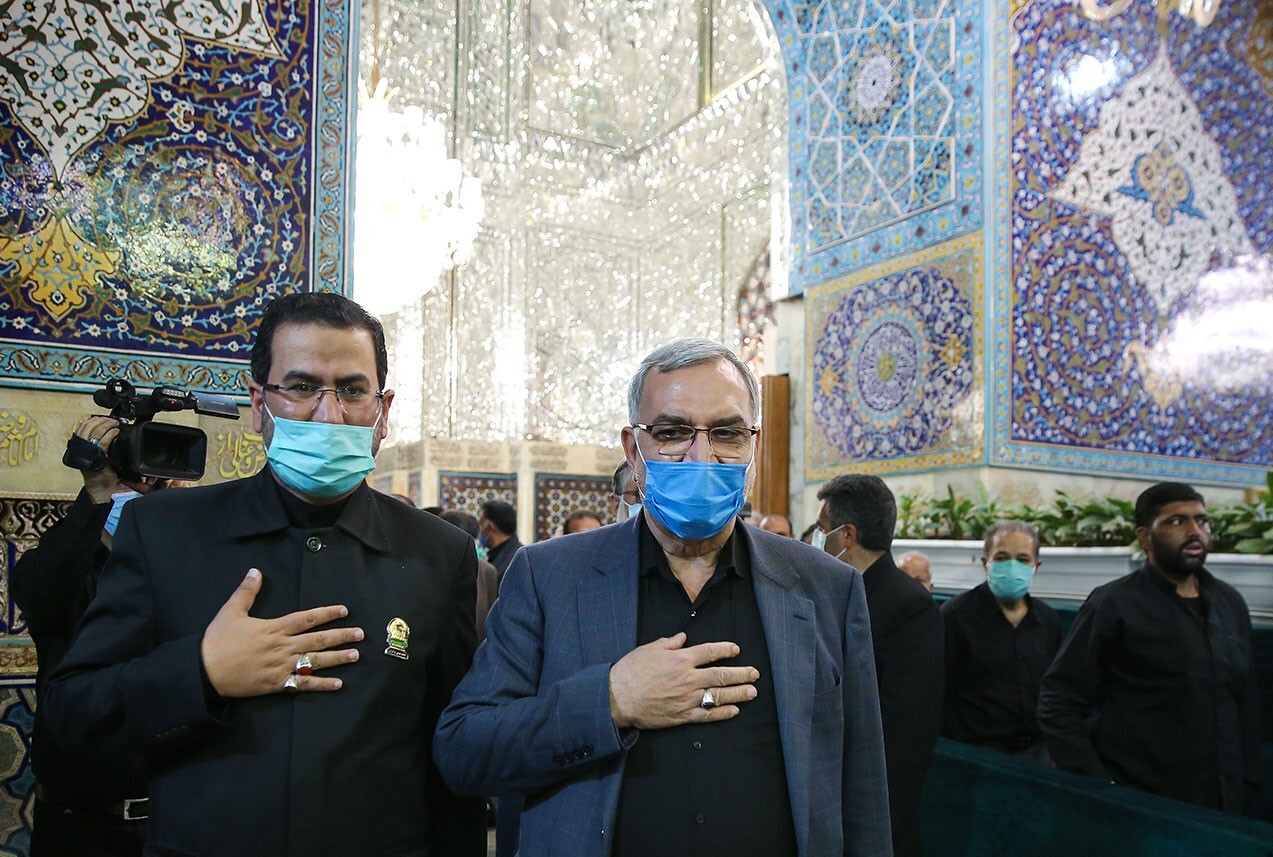بازدید وزیر بهداشت از مرکز واکسیناسیون حرم مطهر رضوی