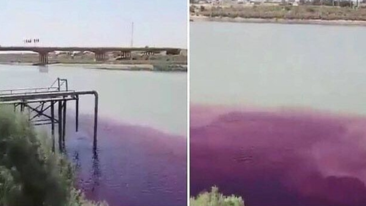 مشاهده لکه ارغوانی در رودخانه کارون به علت تخلیه پرمنگنات پتاسیم 