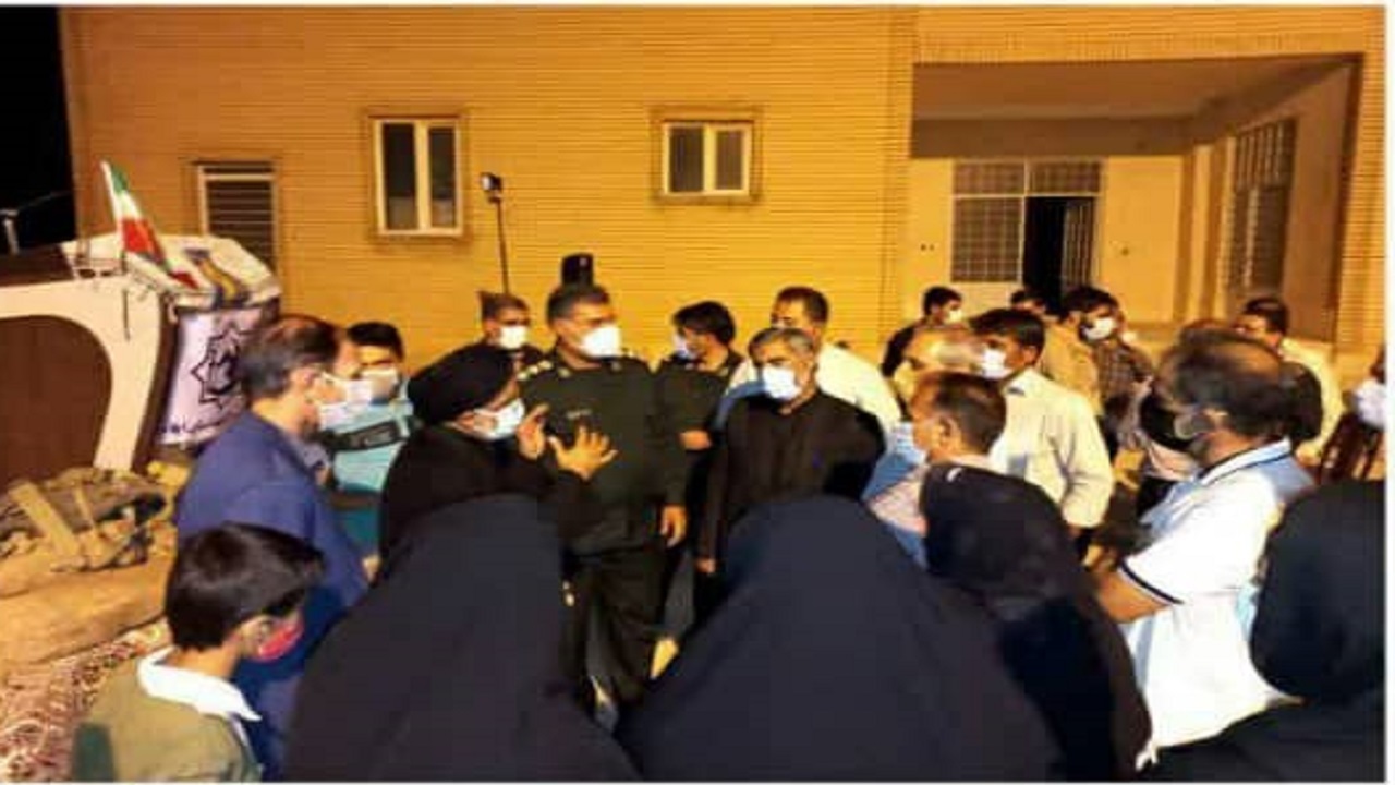 حضور شبانه امام جمعه دهلران در مسکن مهر های این شهرستان