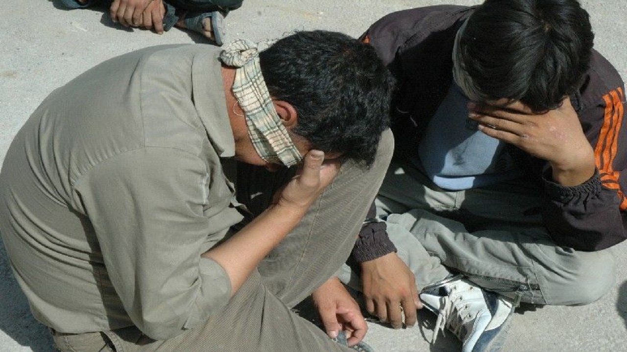 دستگیری سارقان سیم برق هنگام سرقت در ایرانشهر