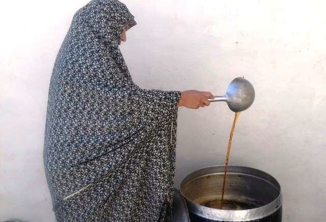 تهیه شیره انگور به روش سنتی تهیه شیره انگور به روش سنتی