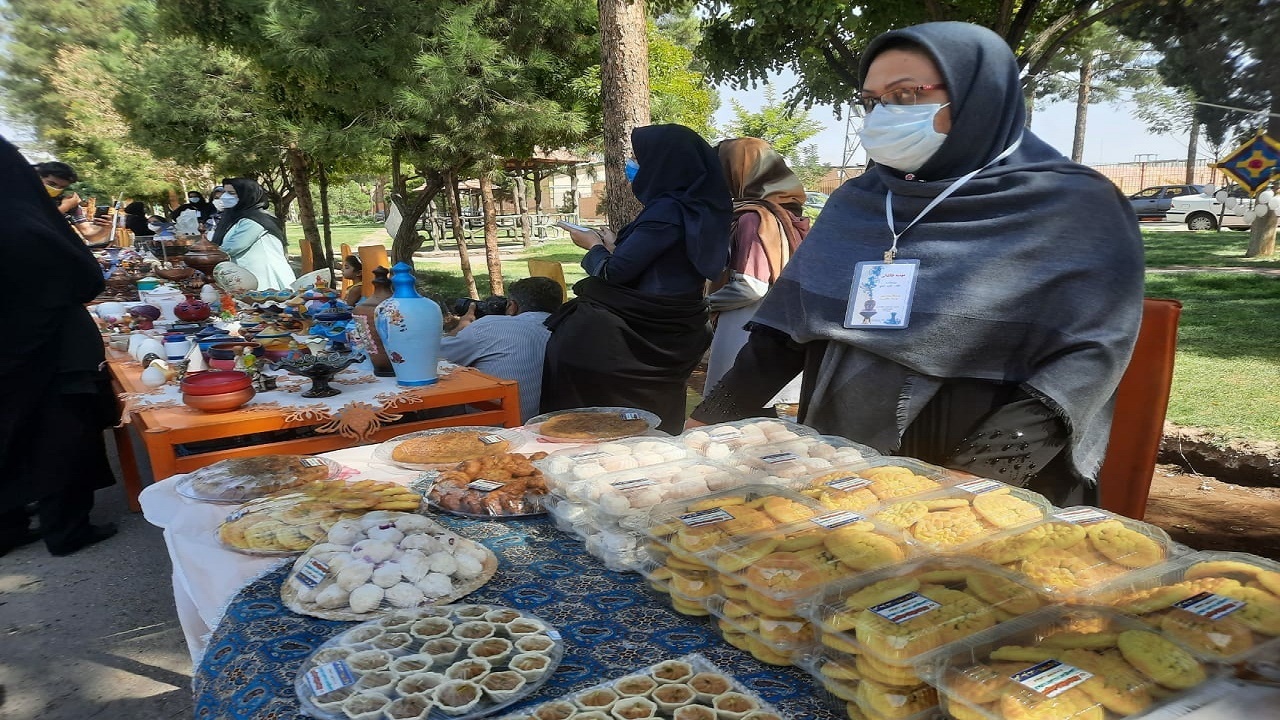 نمایشگاه صنایع دستی زرندآغاز به کار کرد