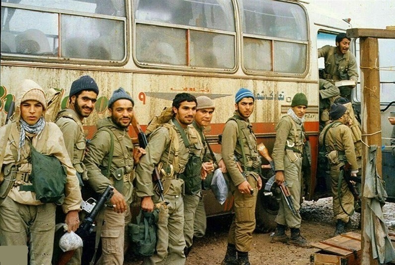 احزابی که هم سیاسی هستند و هم پای کار دفاع از کشور