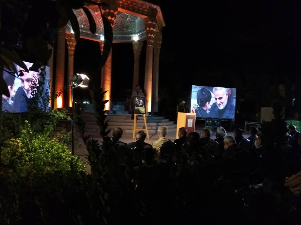 شب شعر دفاع مقدس فارس در جوار حافظ شیرازی به چله رسید